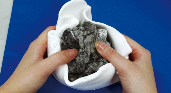 Step.2　芯材に粘土を巻きつける