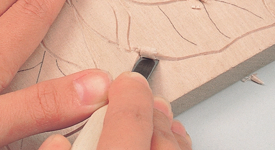 平刀の使い方|彫り跡を整えながら深彫り