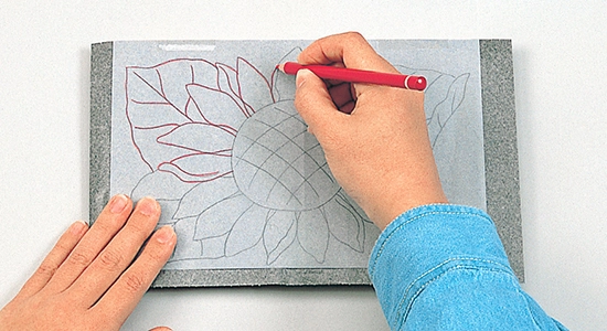 下絵をカーボン紙をはさんで写す