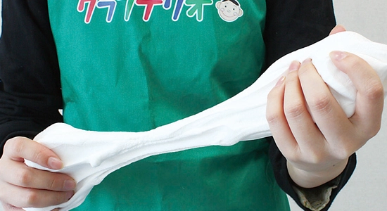 Kクレイを揉みこむ