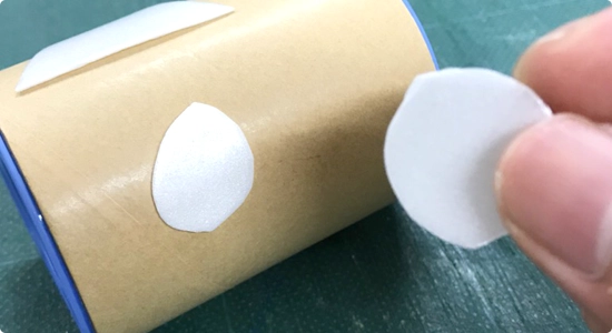 ローラーに一つ一つ付けていく