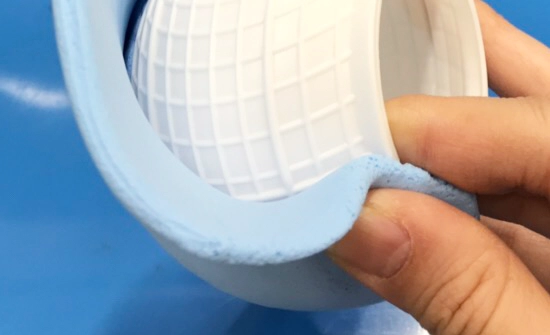 紙粘土と芯材を使ったふうりんの作り方|内側に少し折り曲げる