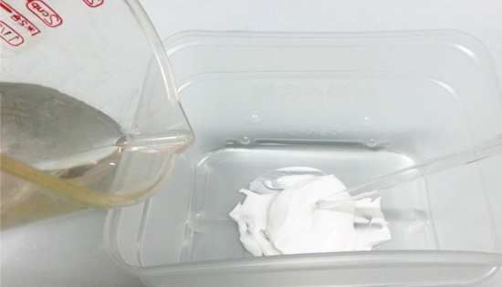 水を混ぜるだけで、お好みの固さに調整