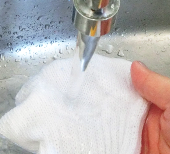 液体ねんど作品の作り方|軍手を水でぬらす