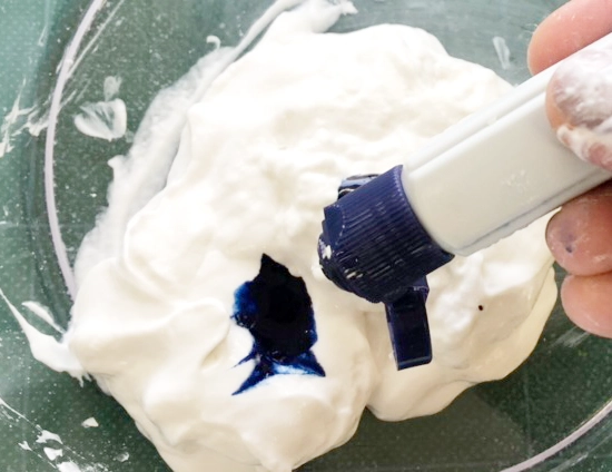 液体ねんど作品の作り方|色をつける|絵の具を出す