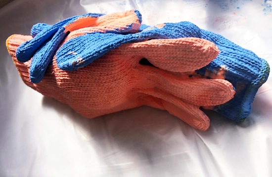 液体ねんど作品|手をつないだような形